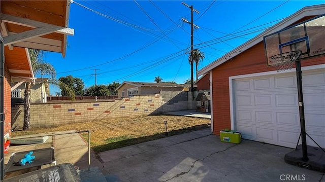 view of yard featuring a garage and an outbuilding