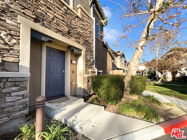 view of property entrance