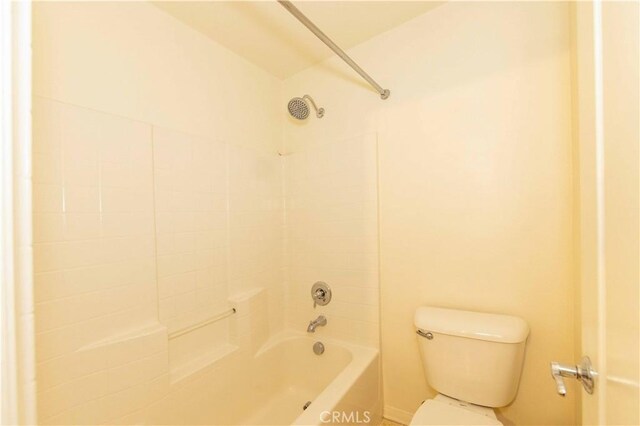 bathroom featuring toilet and washtub / shower combination