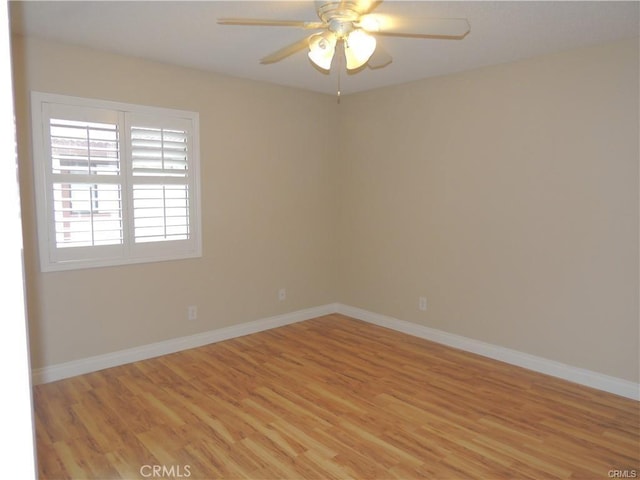 empty room featuring light hardwood / wood-style floors and ceiling fan