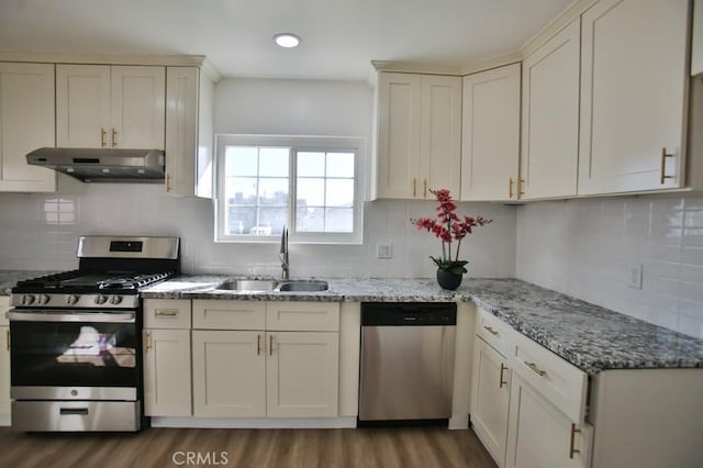 kitchen with stainless steel appliances, sink, and tasteful backsplash