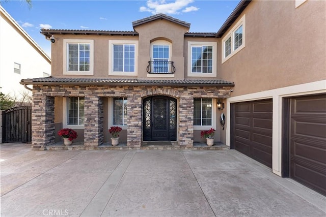 view of front of home featuring a garage