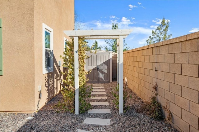 view of yard with a storage shed