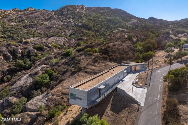 birds eye view of property featuring a mountain view