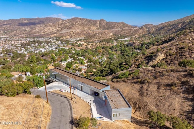 birds eye view of property featuring a mountain view