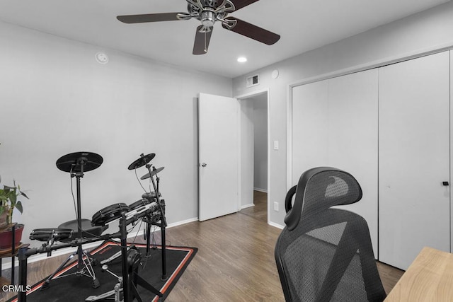 exercise area with recessed lighting, visible vents, a ceiling fan, wood finished floors, and baseboards