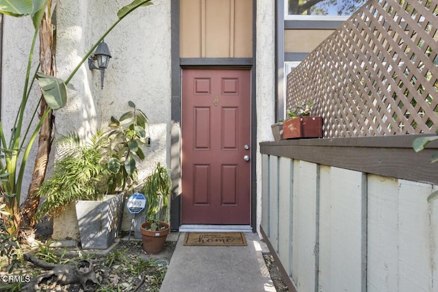 property entrance featuring stucco siding