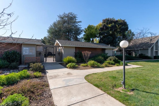 single story home featuring a front yard