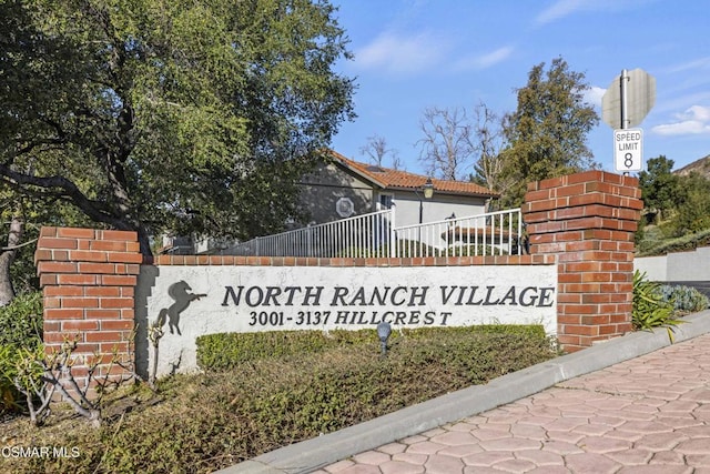 view of community / neighborhood sign