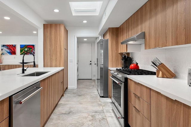 kitchen with decorative backsplash, sink, and stainless steel appliances