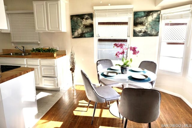 dining space with dark wood-type flooring and sink