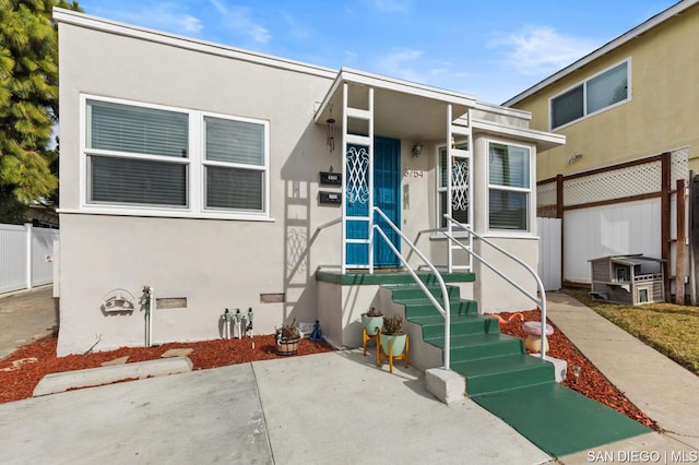 view of front of home featuring a patio