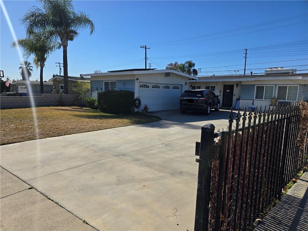 ranch-style house featuring a garage