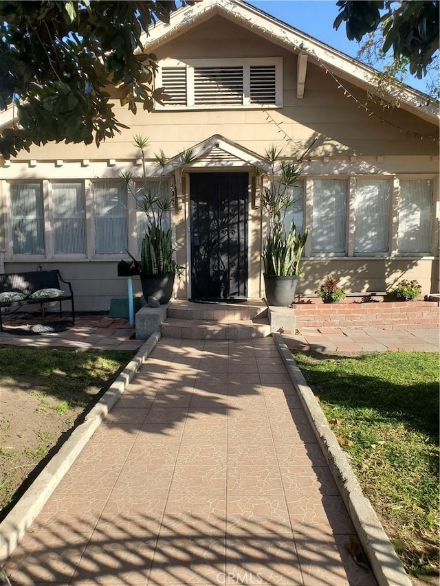 view of front of home with a front yard and a patio