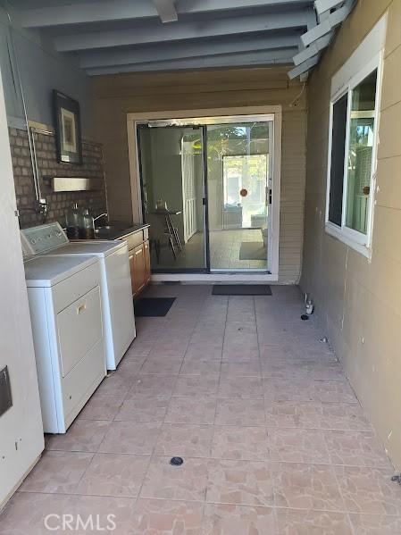 laundry room featuring cabinets and washing machine and clothes dryer