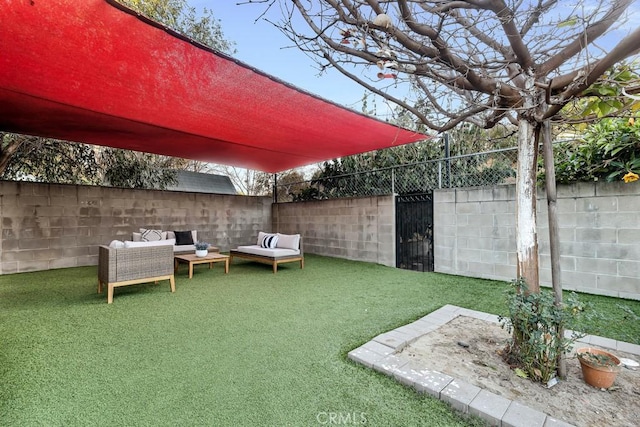 view of yard with outdoor lounge area