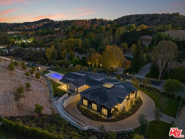 view of aerial view at dusk