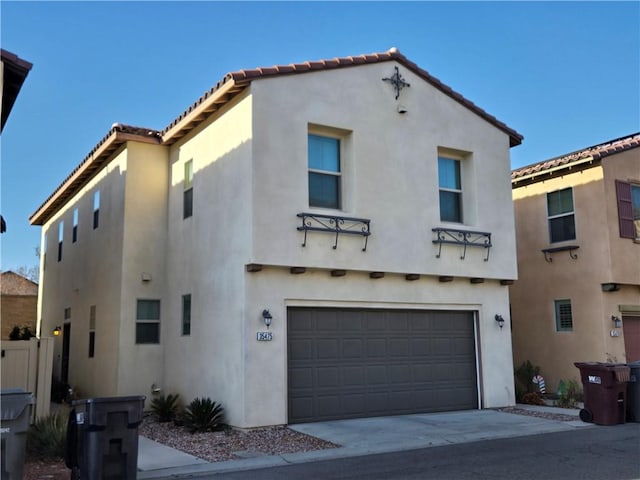 view of front facade featuring a garage