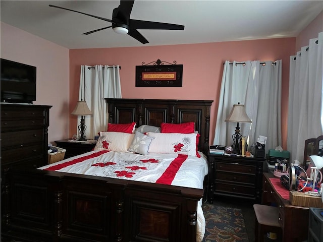 bedroom featuring ceiling fan