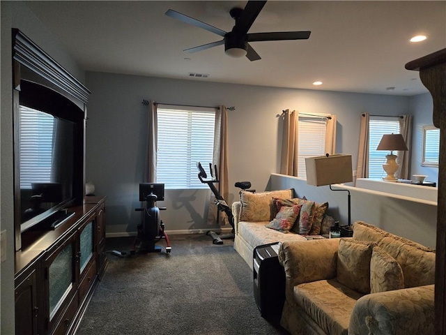 carpeted living room featuring ceiling fan