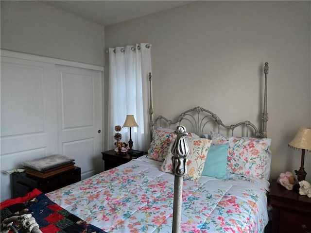 bedroom with a closet