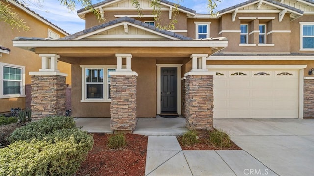 view of front facade featuring a garage