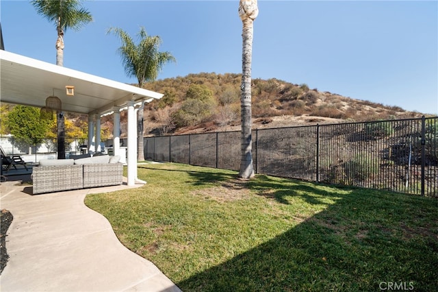 view of yard with an outdoor living space and a patio area