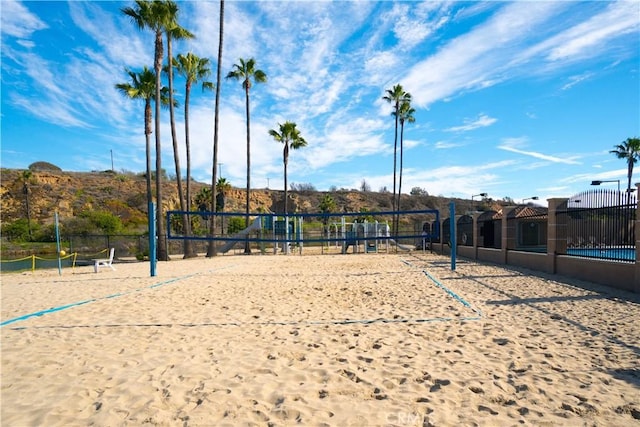 surrounding community with volleyball court