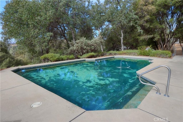 view of swimming pool