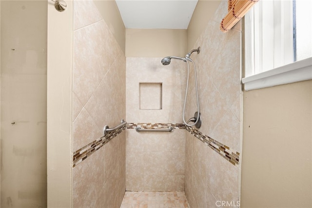 bathroom featuring a tile shower