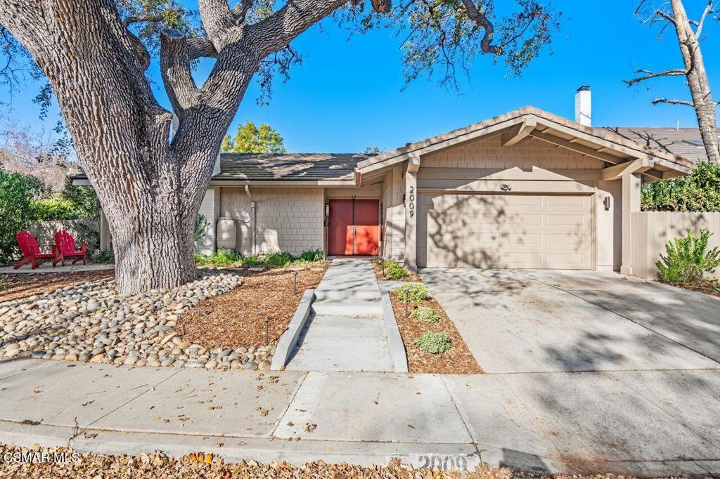 single story home featuring a garage