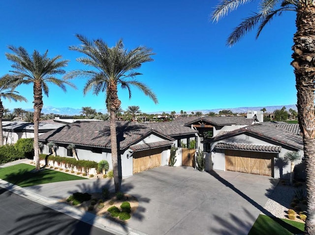 view of front of property featuring a mountain view