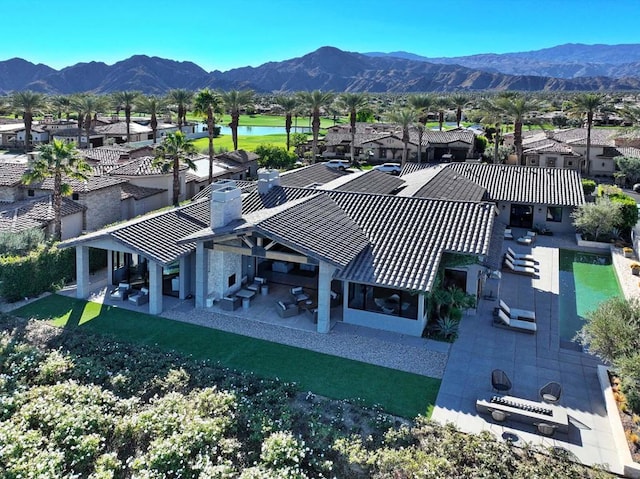 birds eye view of property featuring a mountain view