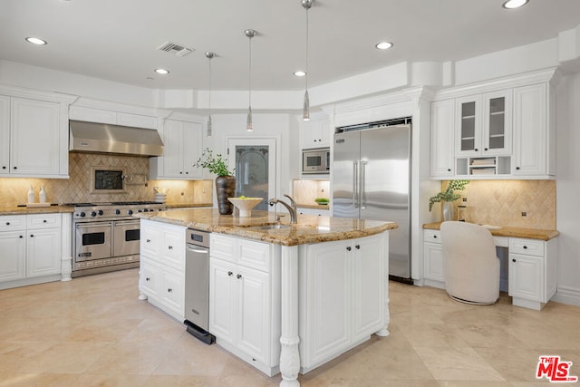 kitchen featuring sink, built in appliances, decorative light fixtures, ventilation hood, and a kitchen island with sink