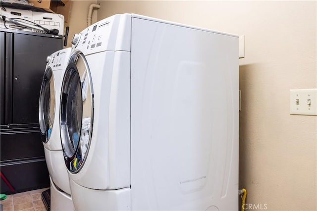 clothes washing area featuring washing machine and dryer