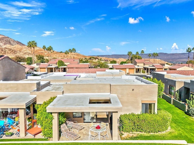 bird's eye view with a mountain view