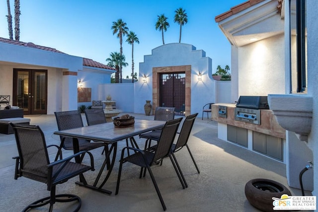 view of patio featuring a grill and an outdoor kitchen