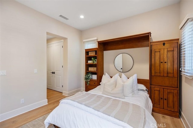 bedroom featuring baseboards, recessed lighting, visible vents, and light wood-style floors