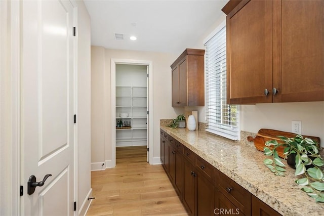 bar with light wood finished floors, visible vents, baseboards, and recessed lighting