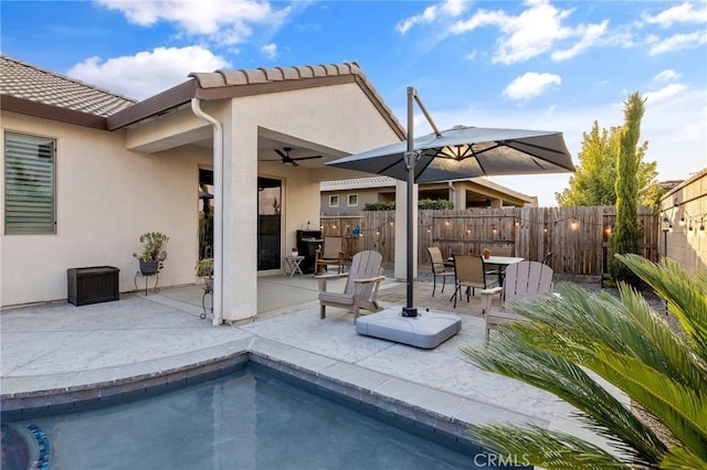 view of swimming pool with a patio area and ceiling fan