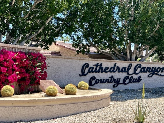 view of community / neighborhood sign