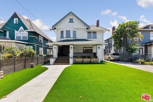 view of front of property featuring a front lawn and a porch