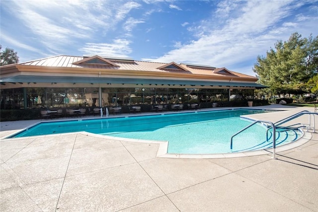 1634 Scottsdale Rd, Beaumont, CA 92223 - community pool with a patio area