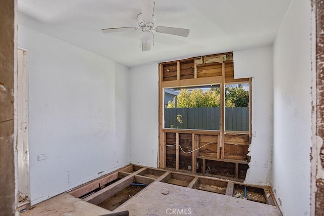 empty room with ceiling fan