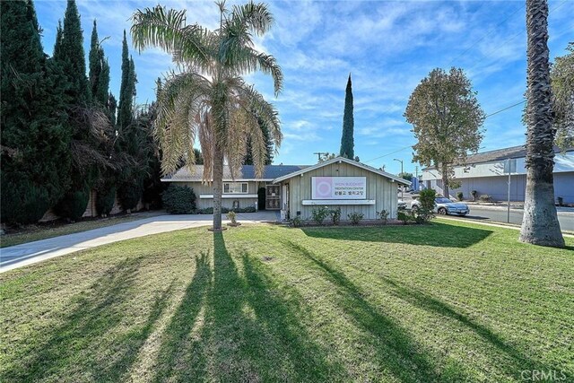 ranch-style home with a front lawn