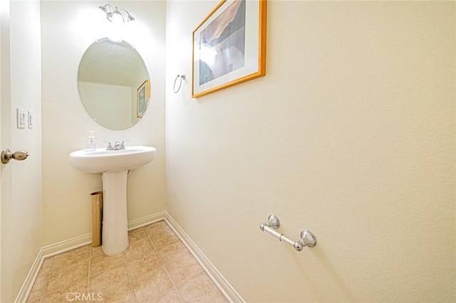 bathroom featuring sink