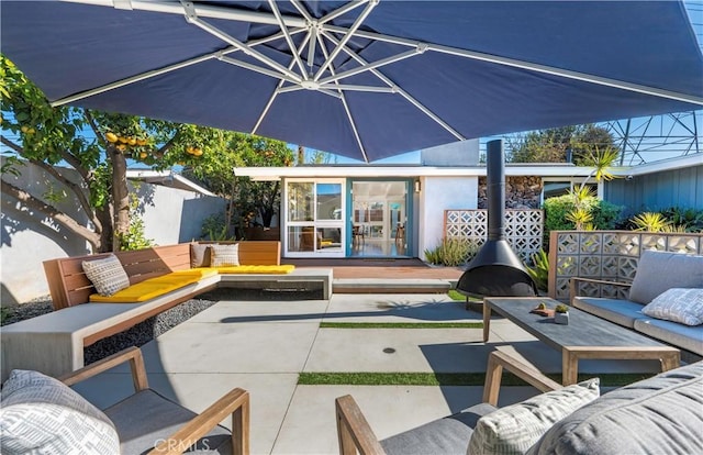 view of patio featuring outdoor lounge area