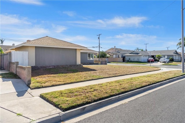 view of front of house with a front yard