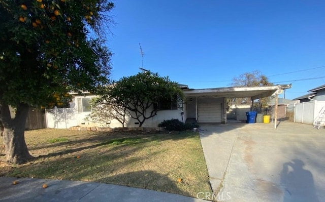 view of front of house featuring a front yard and a carport