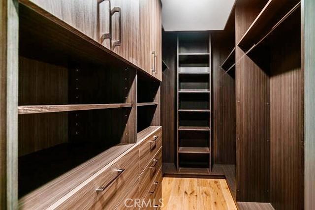 walk in closet with light wood-type flooring